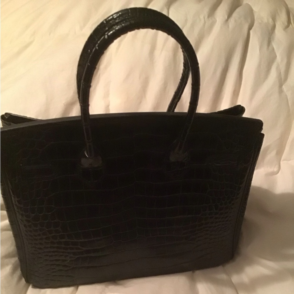 Luxurious Black Embossed Leather Crocodile Bag Gold HW - Picture 6 of 13